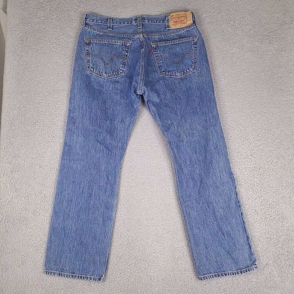 Vintage Levi's 501 Jeans‎ Mens 37x30.5 Blue Button Fly Red Tab Denim Medium Wash - Picture 2 of 16